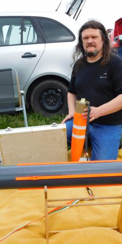 dscn vojta a polomaketa pluton